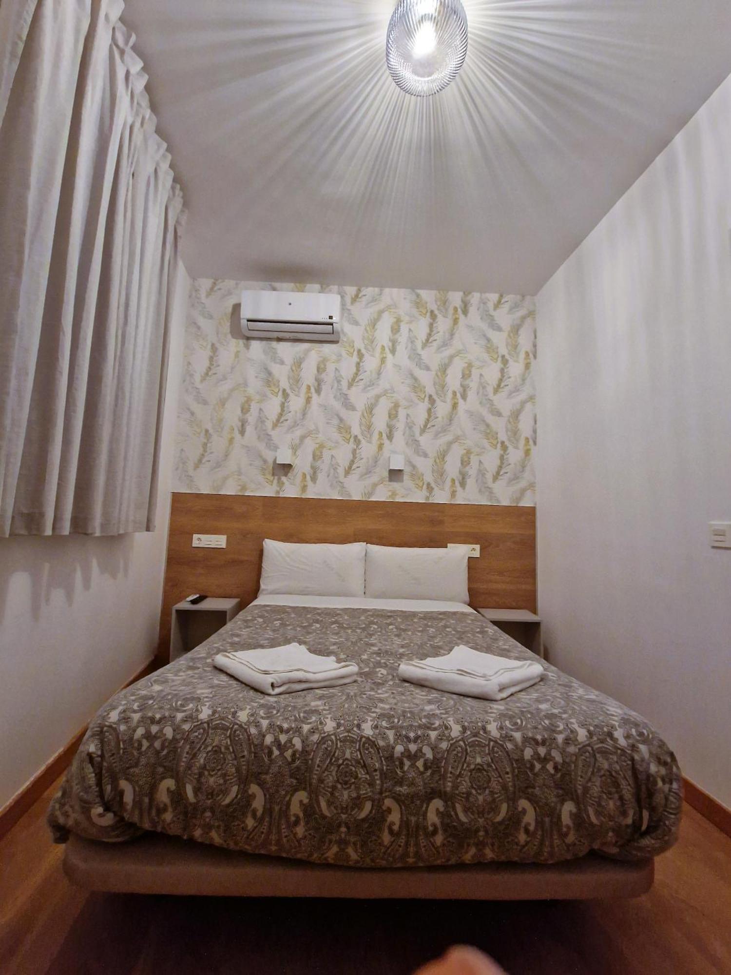 Hostal A Nuestra Senora de La Paloma Madrid Exterior foto