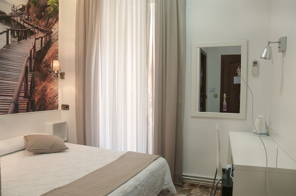 Hostal A Nuestra Senora de La Paloma Madrid Exterior foto