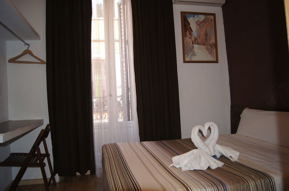 Hostal A Nuestra Senora de La Paloma Madrid Exterior foto